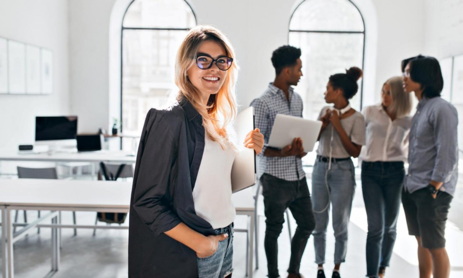 Praktische Übungen mit verschiedenen Schnitttechniken im Salon-Setting